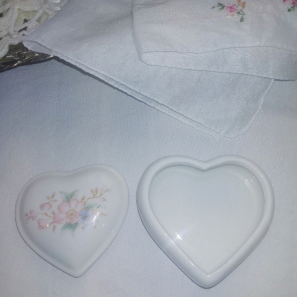 Vintage cottagecore trinket box - Picture 5 of 5